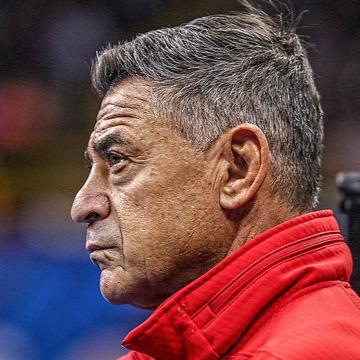 Coach Valentin Kalika